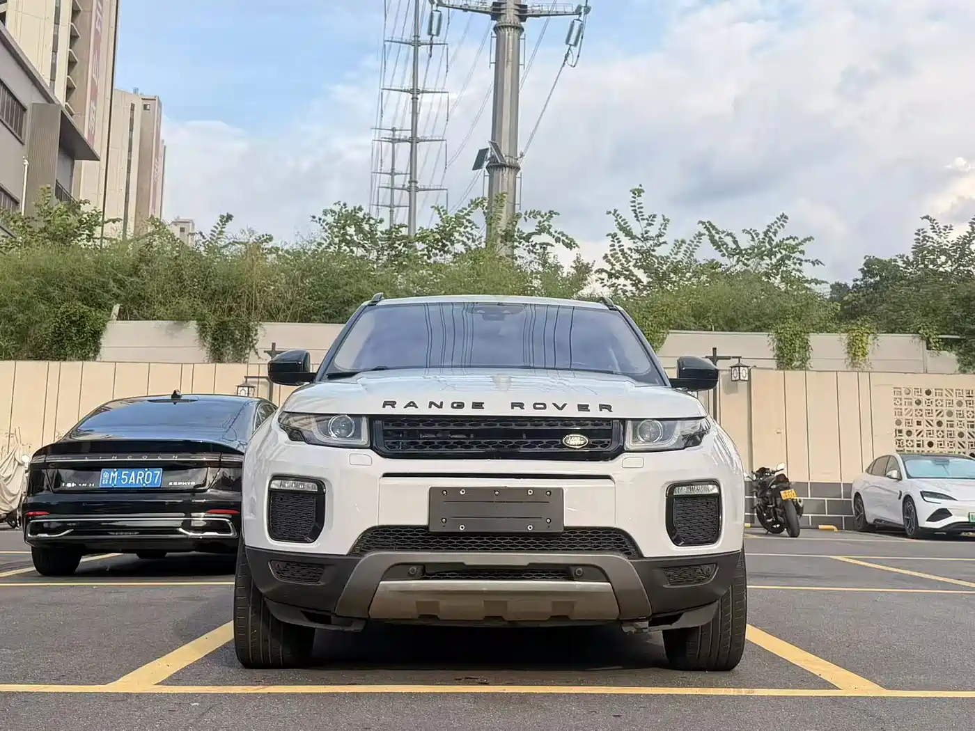 Photo 2 - Land Rover Range Rover Evoque