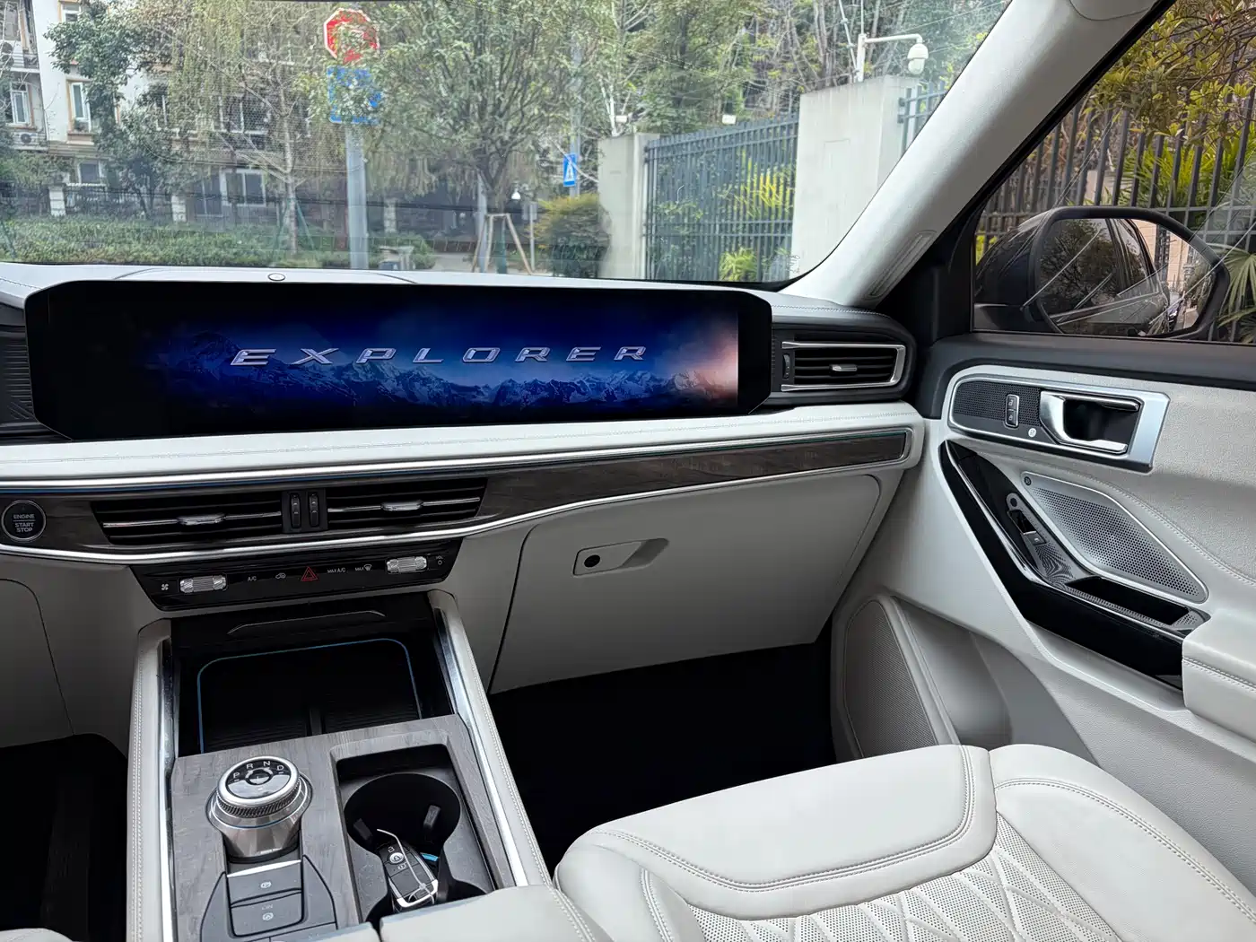 FORD EXPLORER