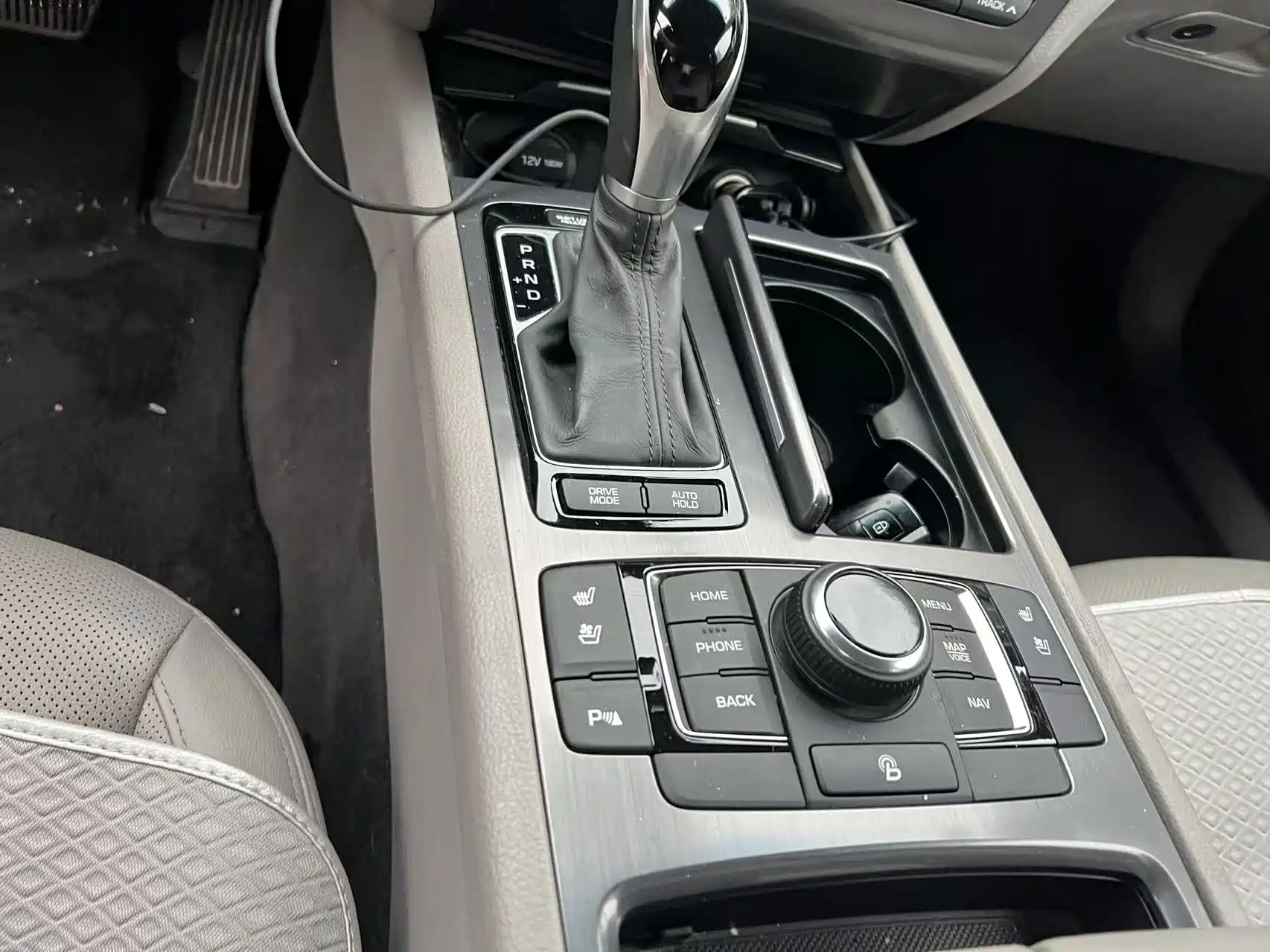 صورة 9 - Hyundai Genesis