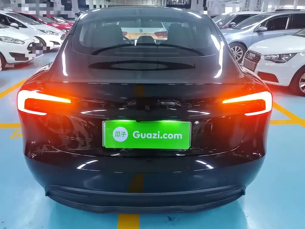 Tesla Model 3 2026 2025 Model Year Facelift Rear-Wheel Drive