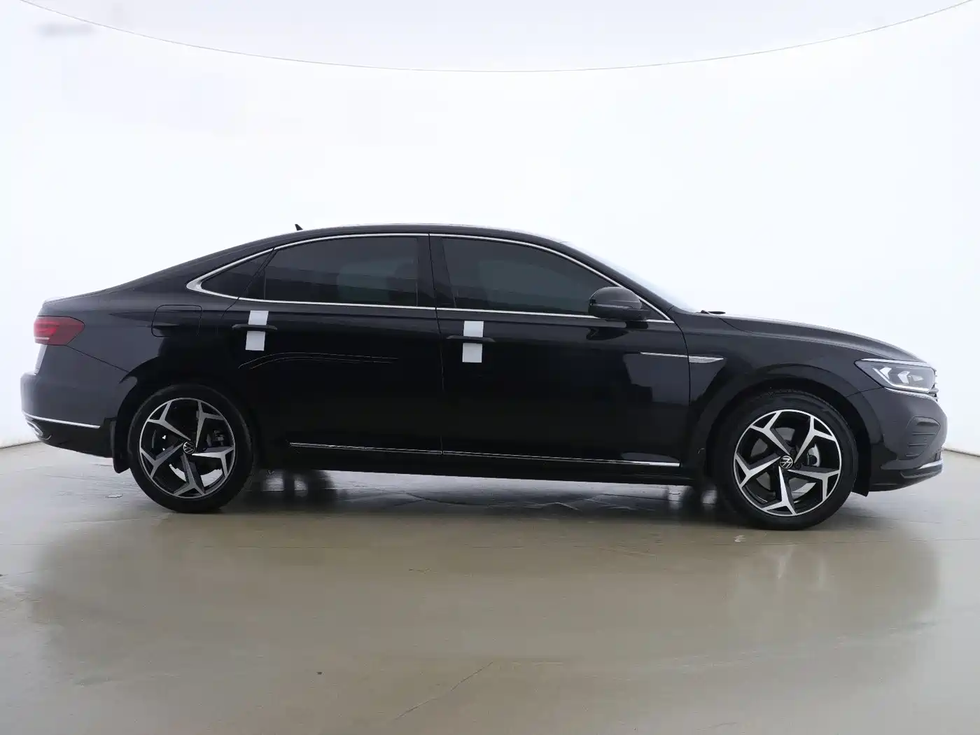 Volkswagen Passat 2024 380TSI Dragon Soaring Edition фото 7