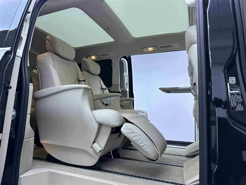Mercedes-Benz V-Class 2017 Model V 260 Premium Edition фото 9