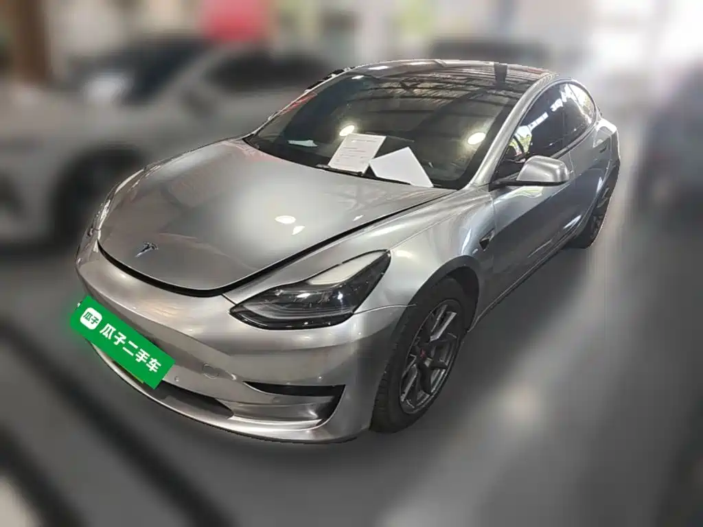 Фото 1 - Tesla Model 3