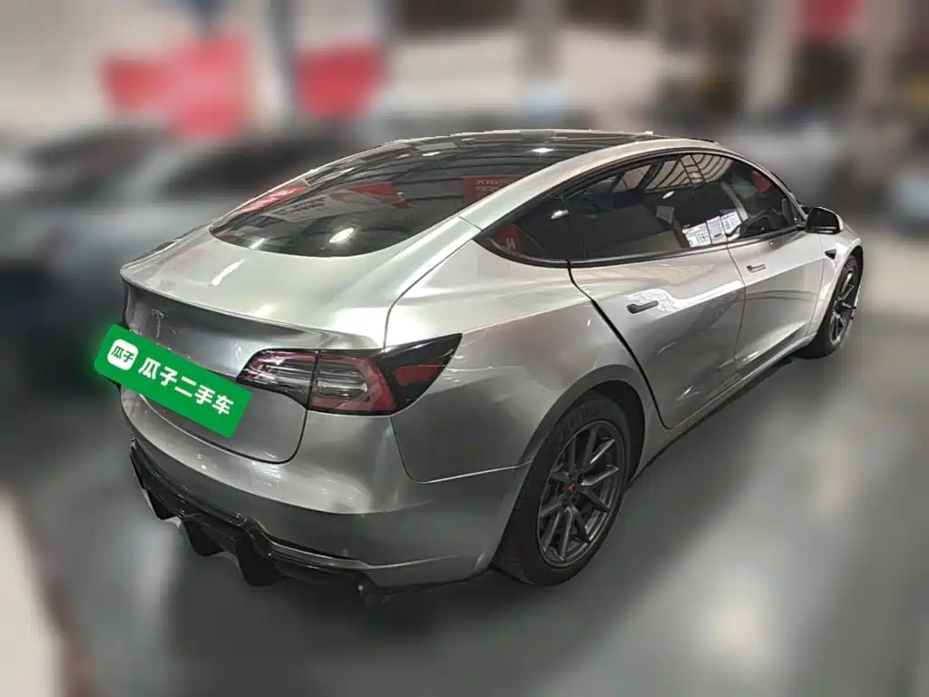 Фото 10 - Tesla Model 3