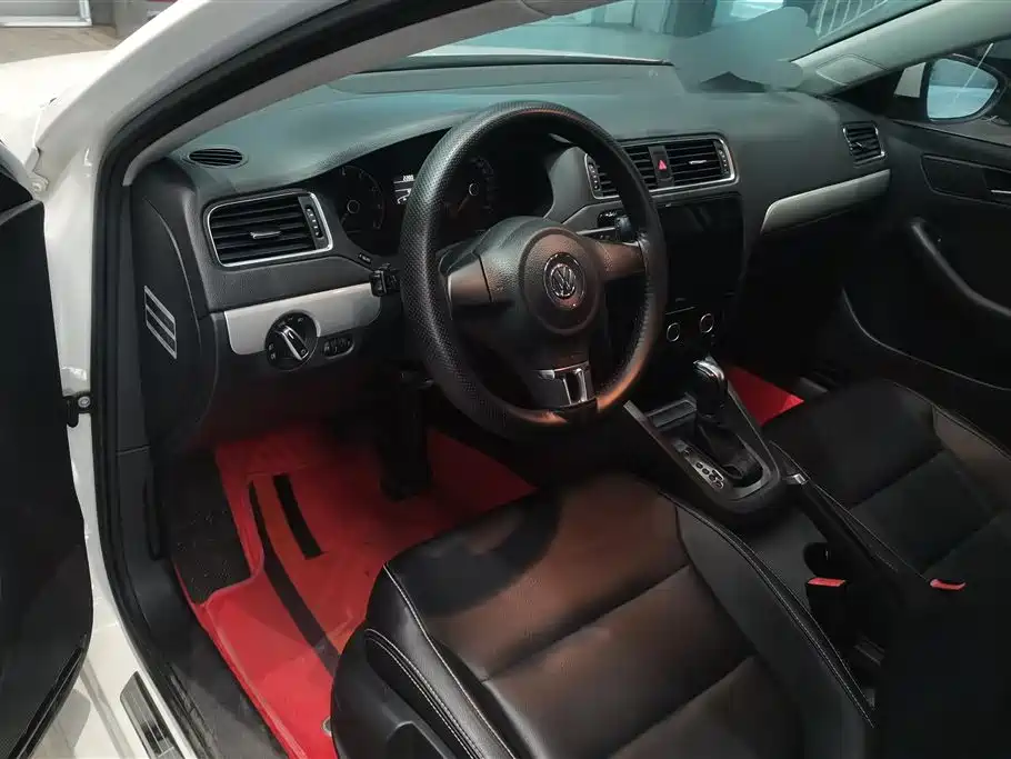 Volkswagen Sagitar 2014 Facelift 1.6L Automatic Comfort фото 12