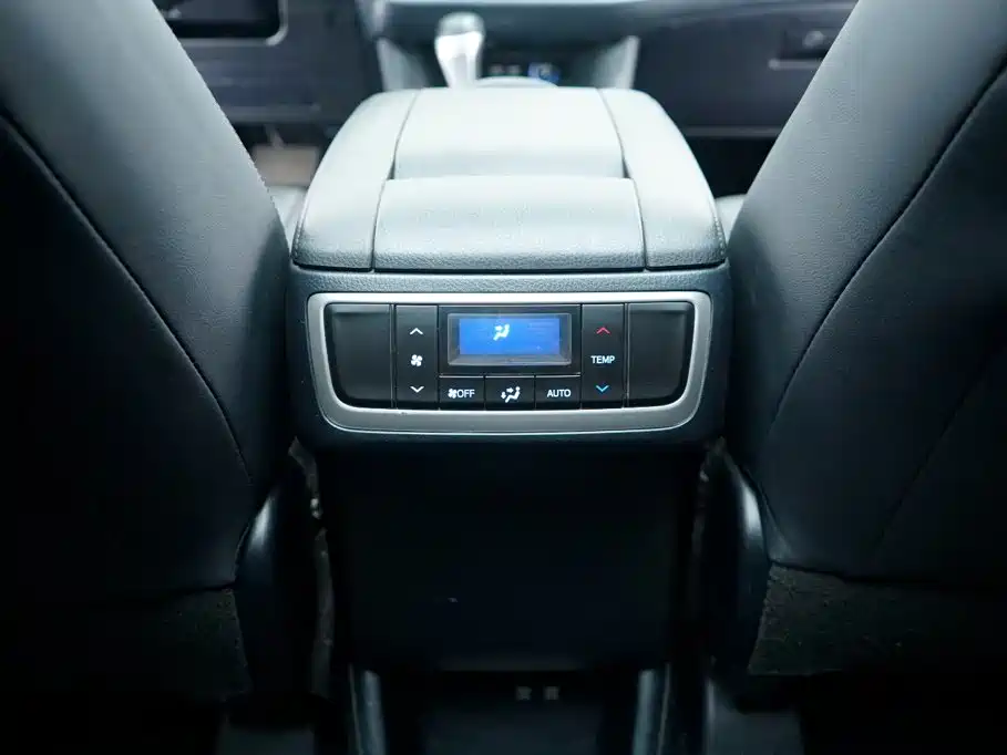 Фото 21 - Toyota Highlander