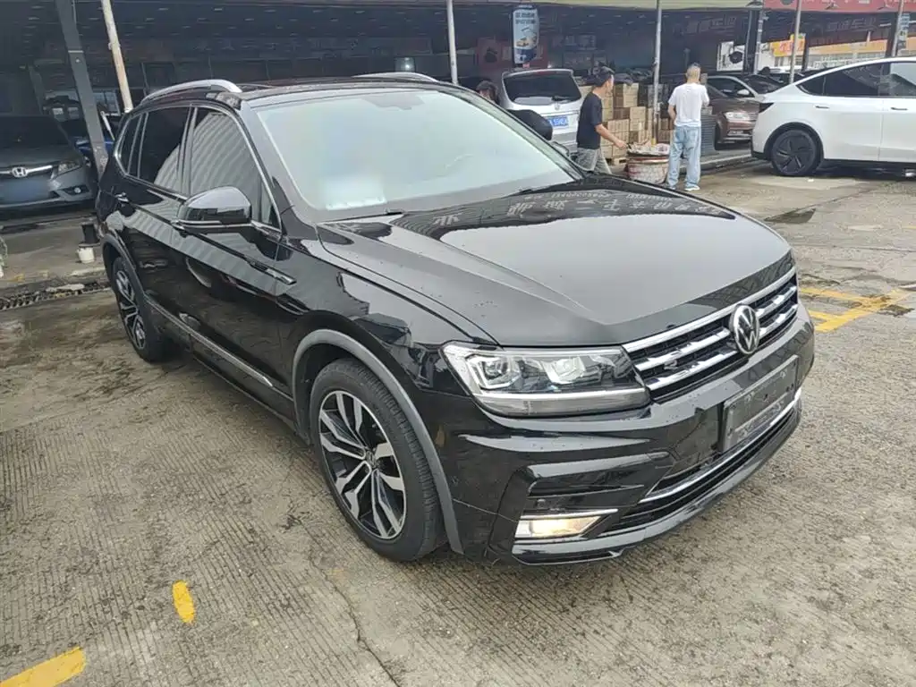 VOLKSWAGEN TIGUAN L