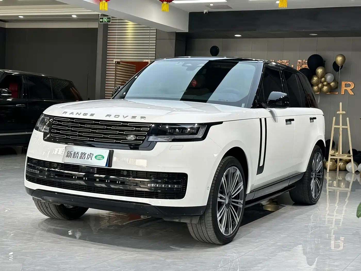 Land Rover Range Rover 2023 3.0 L6 360PS Golden Age Edition