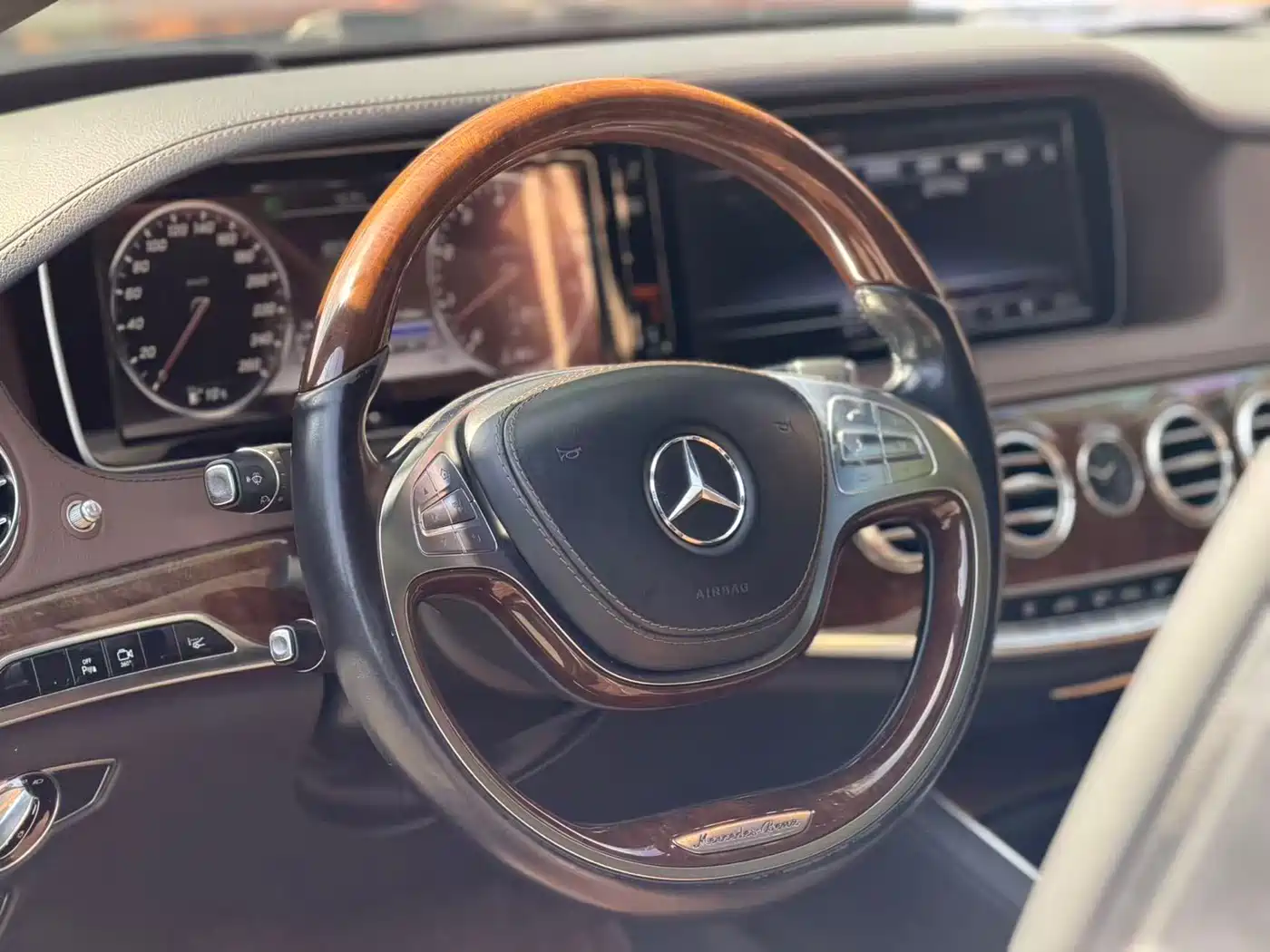 Mercedes-Benz S-Class 2016 S 320 L Luxury фото 4