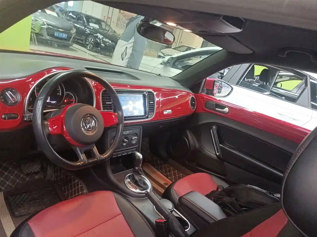 Volkswagen Beetle 2014 1.4TSI Fashion Edition фото 14
