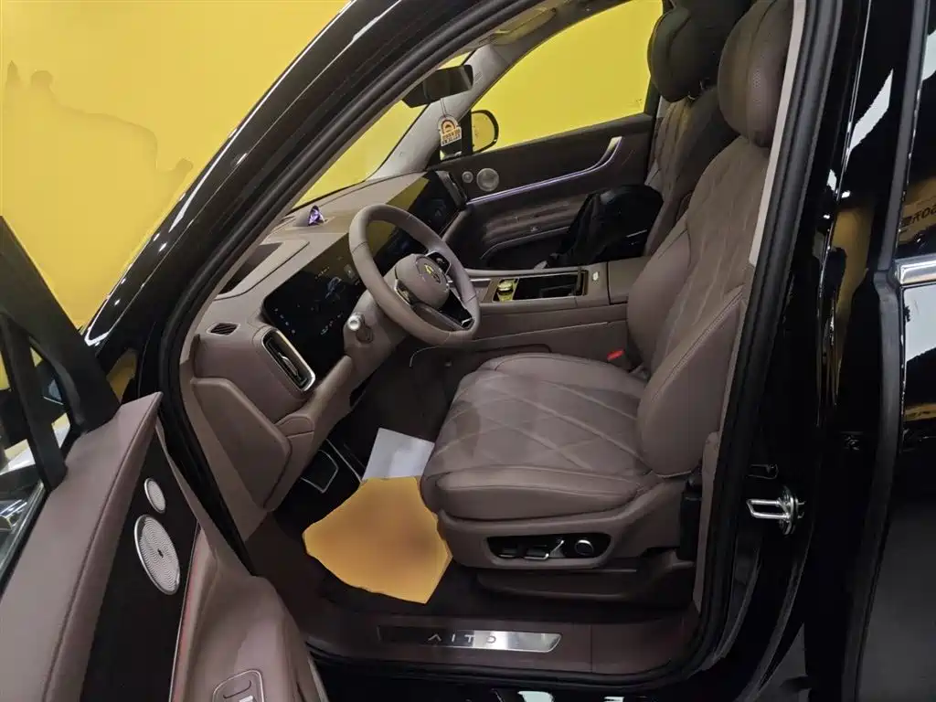AITO Wenjie AITO M9 2025 Extended Range Ultra 52kWh 6-Seater фото 15
