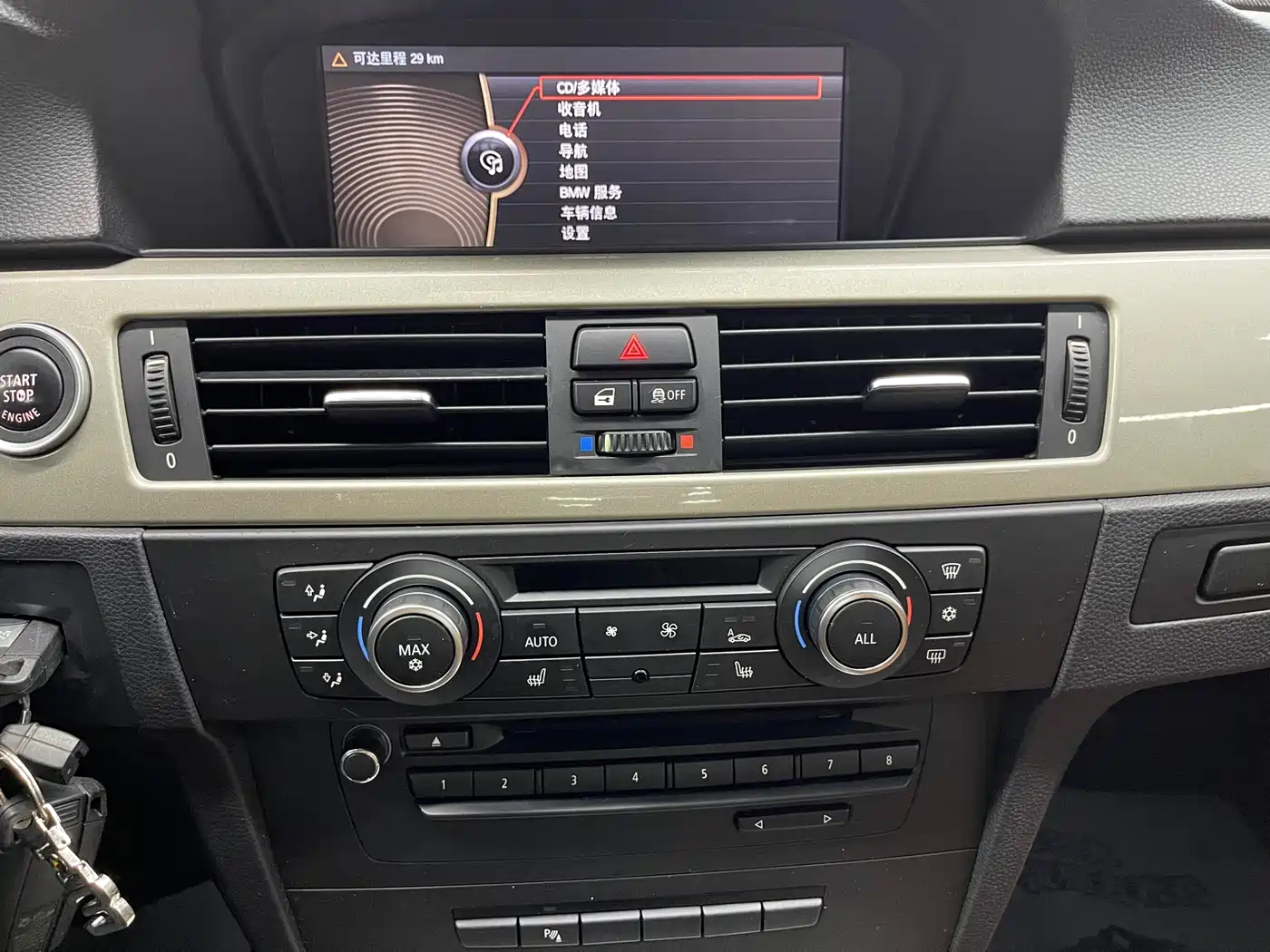 BMW 3 Series 2011 320i Luxury фото 16