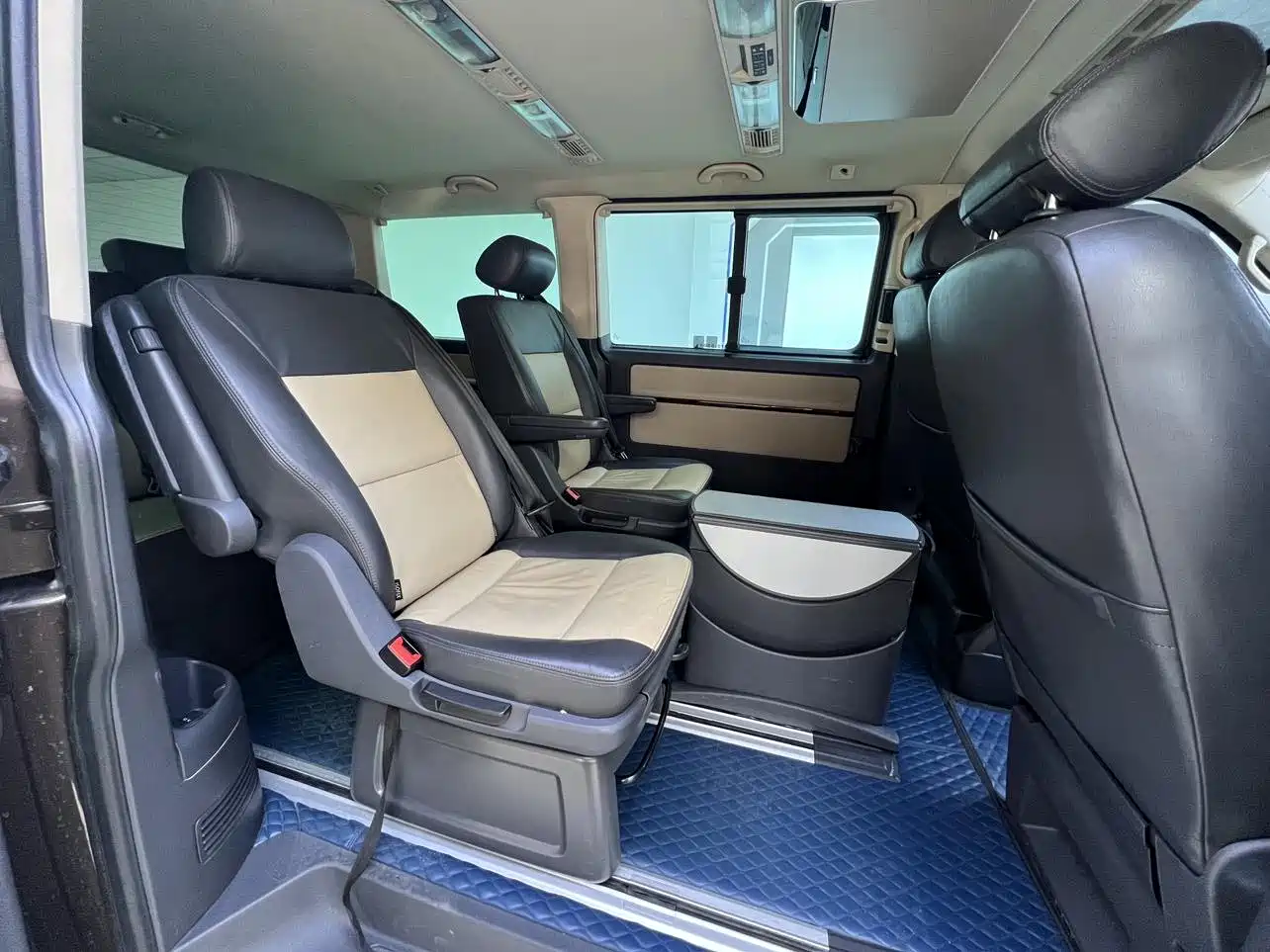 Фото 8 - Volkswagen Multivan