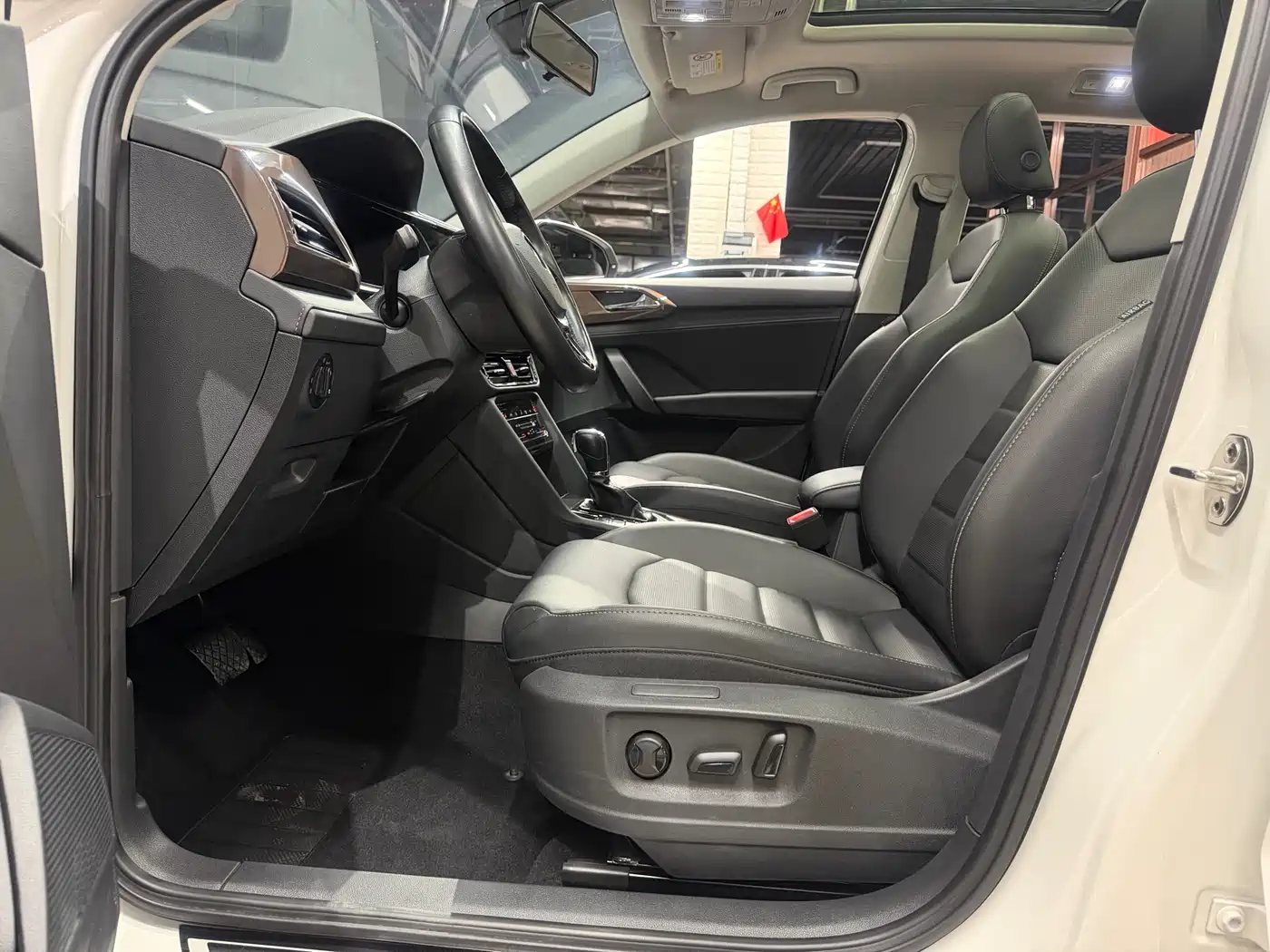 Volkswagen Tharu 2022 280TSI FWD Luxury Edition фото 7