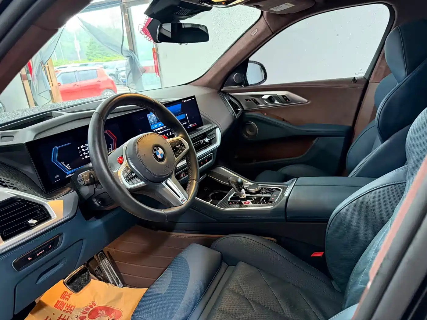 BMW XM 2023 50e фото 7