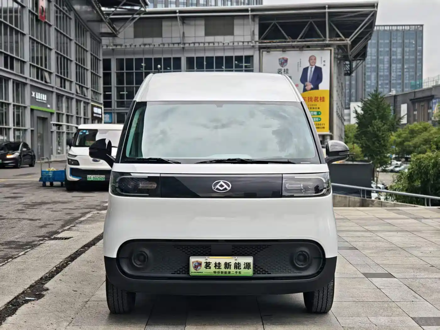 SAIC Maxus Dana V1 2025 2025 Model V1+ Long Wheelbase High Roof Multi-Purpose Edition (62kWh)
