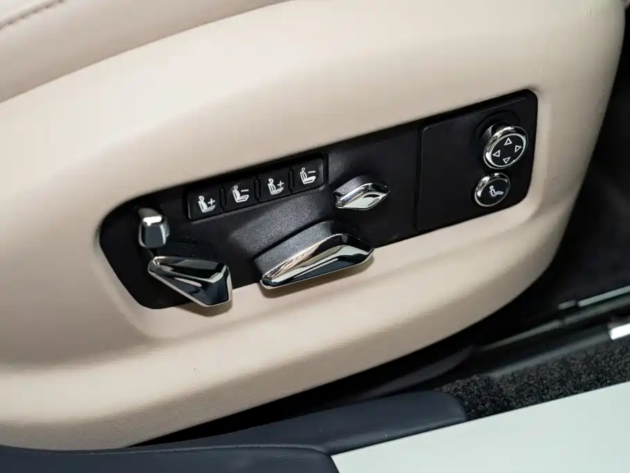 Photo 18 - Bentley Flying Spur