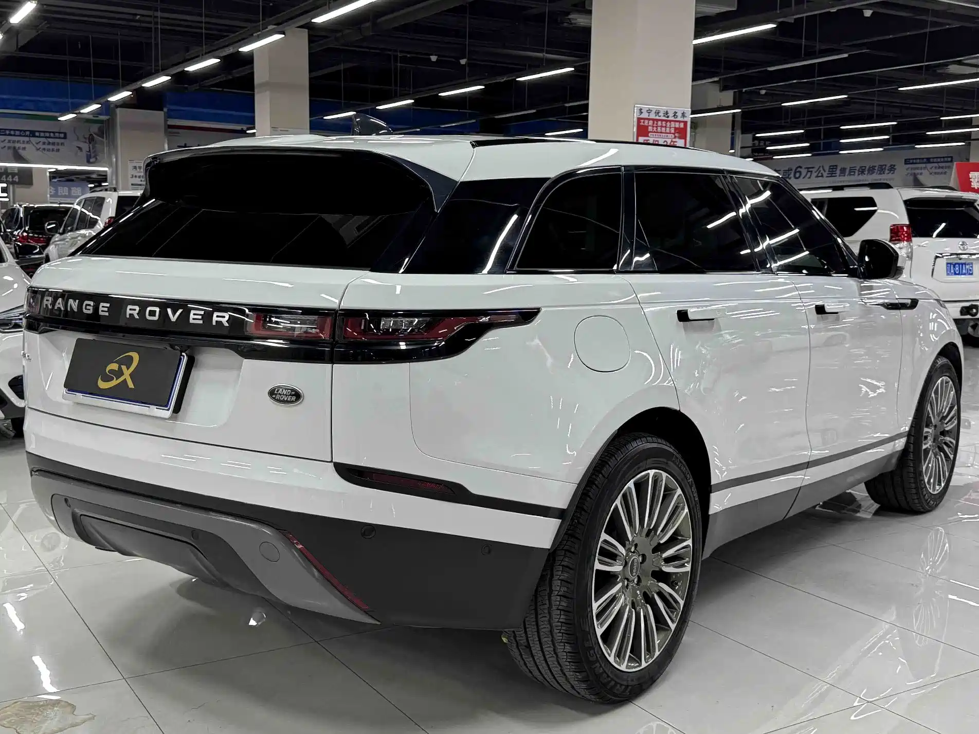Фото 4 - Land Rover Range Rover Velar