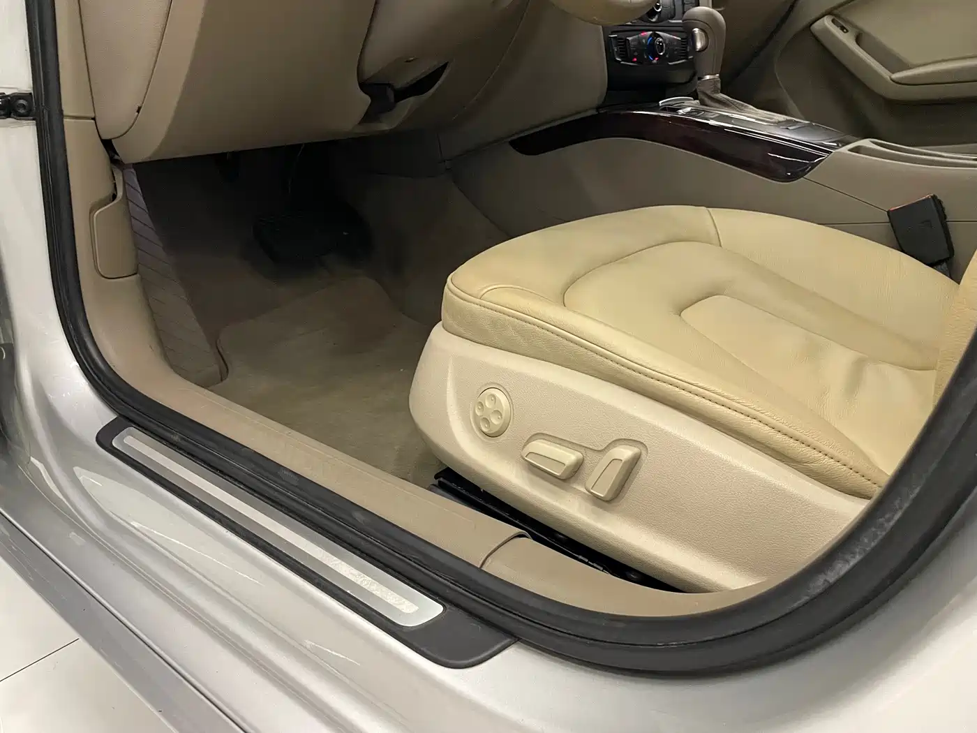 Audi A4L 2009 2010 2.0 TFSI Technology