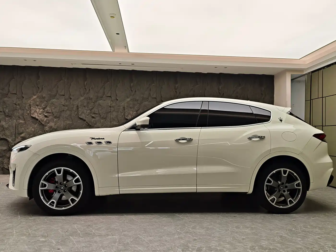 Maserati Levante 2023 3.0T Modena фото 2