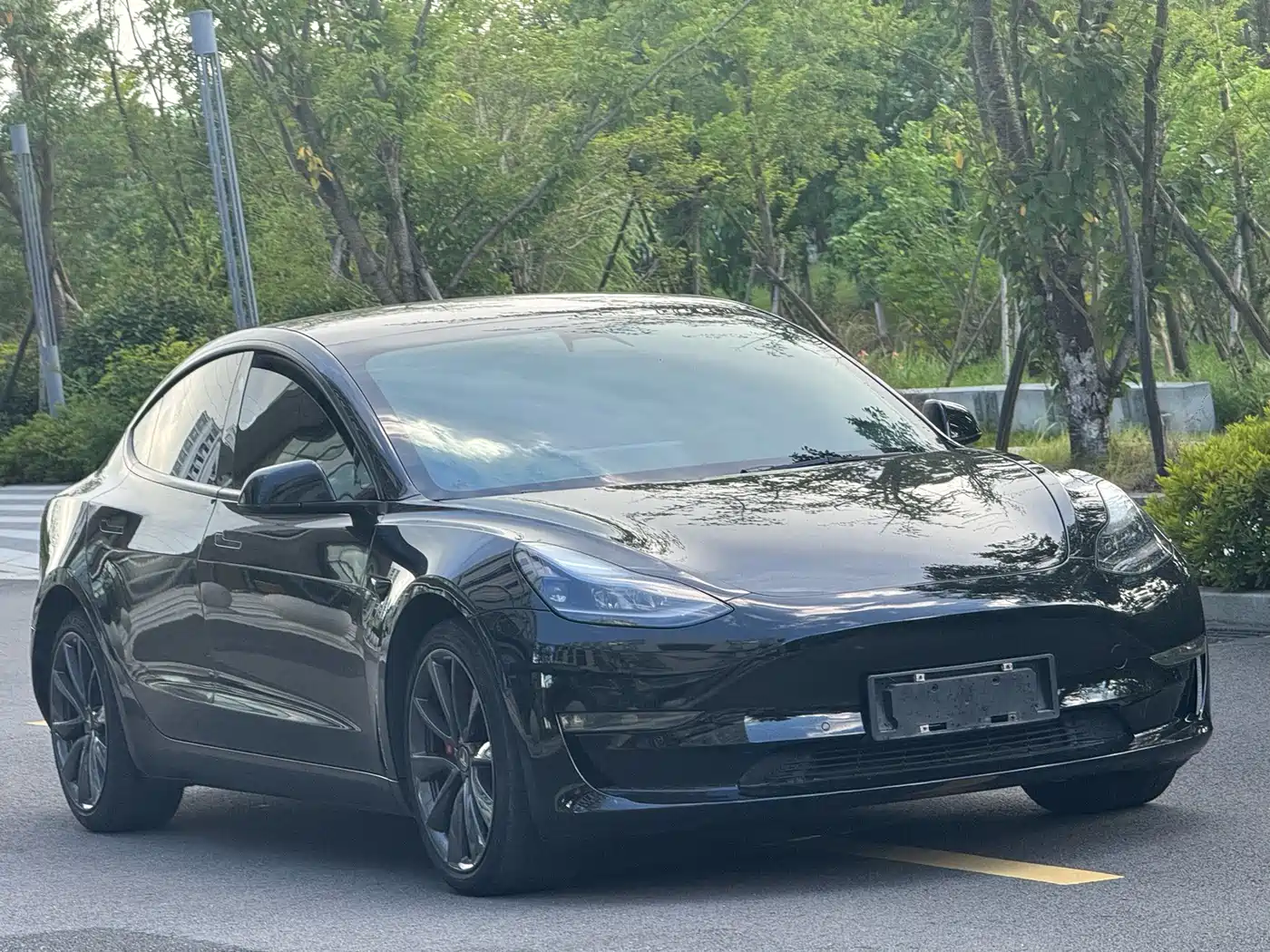 TESLA MODEL 3
