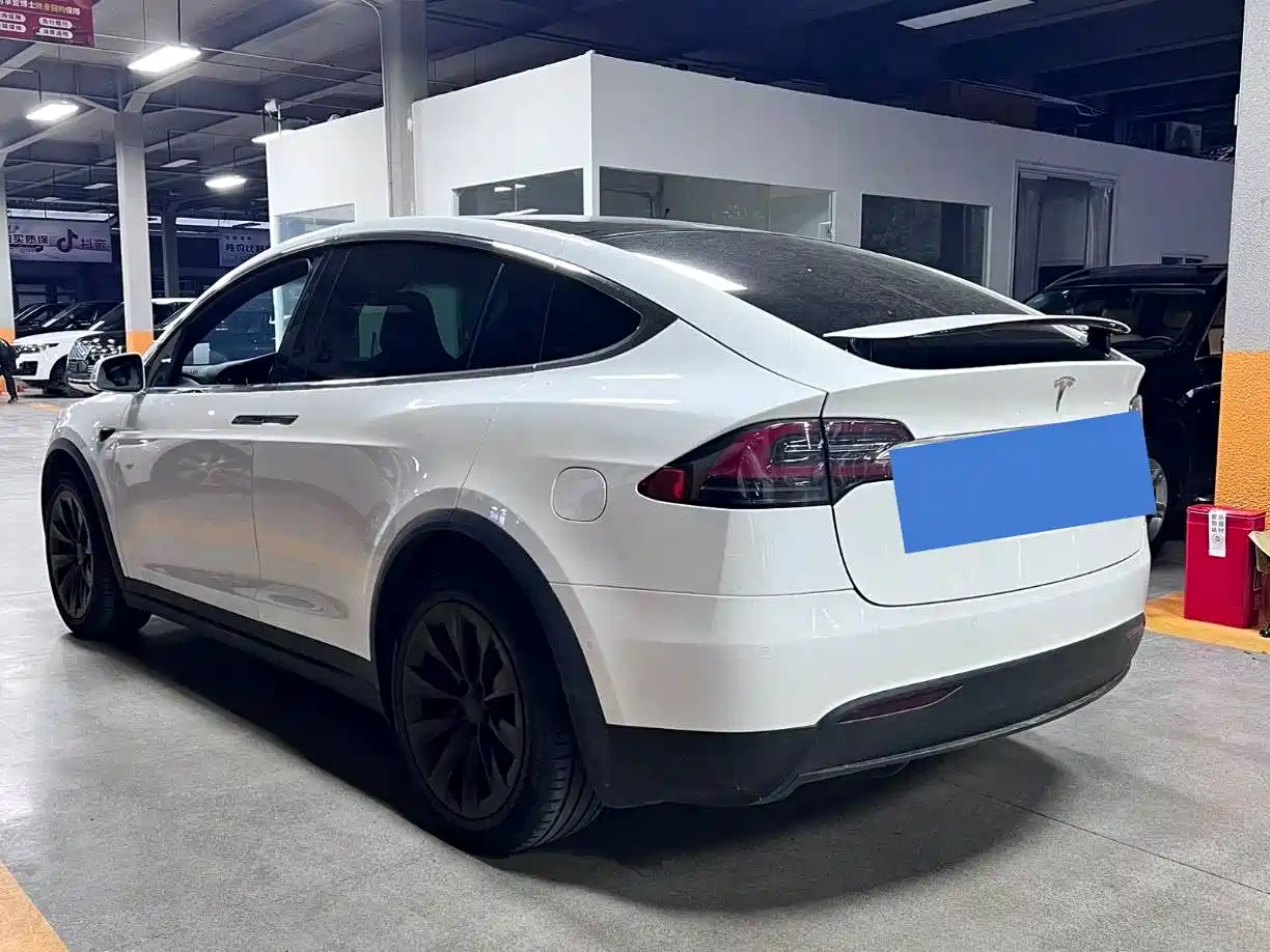 TESLA MODEL X