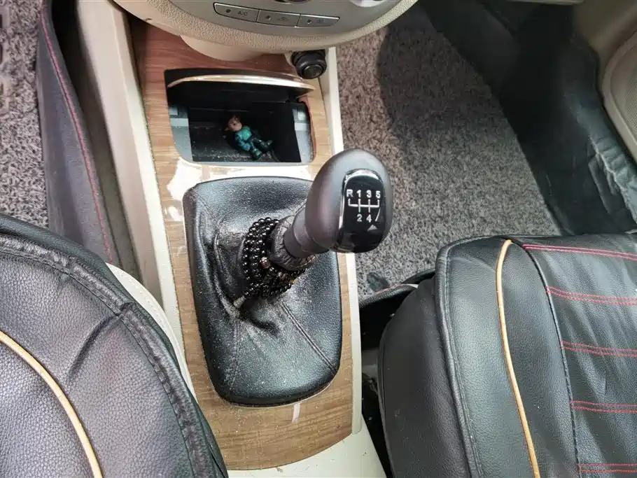 Buick Excelle 2015 1.5L Manual Classic фото 16