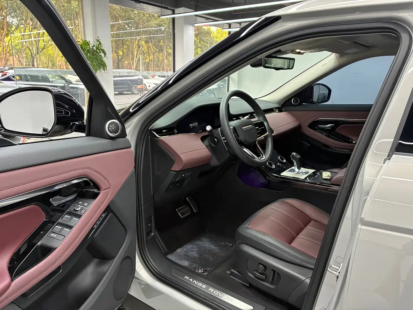 Land Rover Range Rover Evoque 2022 Facelift Range Rover Evoque L 249PS R-Dynamic Luxury фото 4