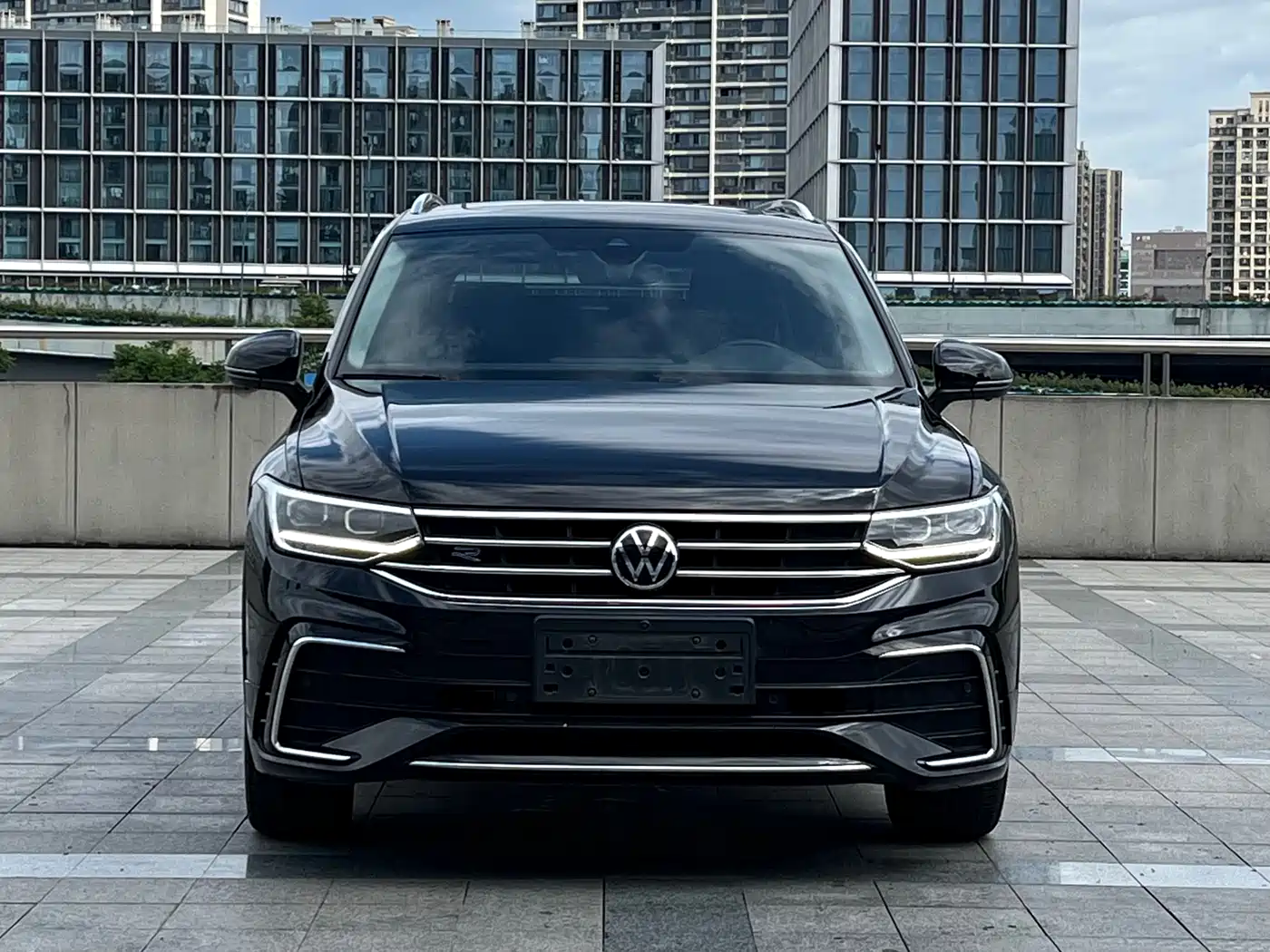 Volkswagen Tiguan L 2023 Facelift 330TSI Auto FWD R-Line Premium фото 2