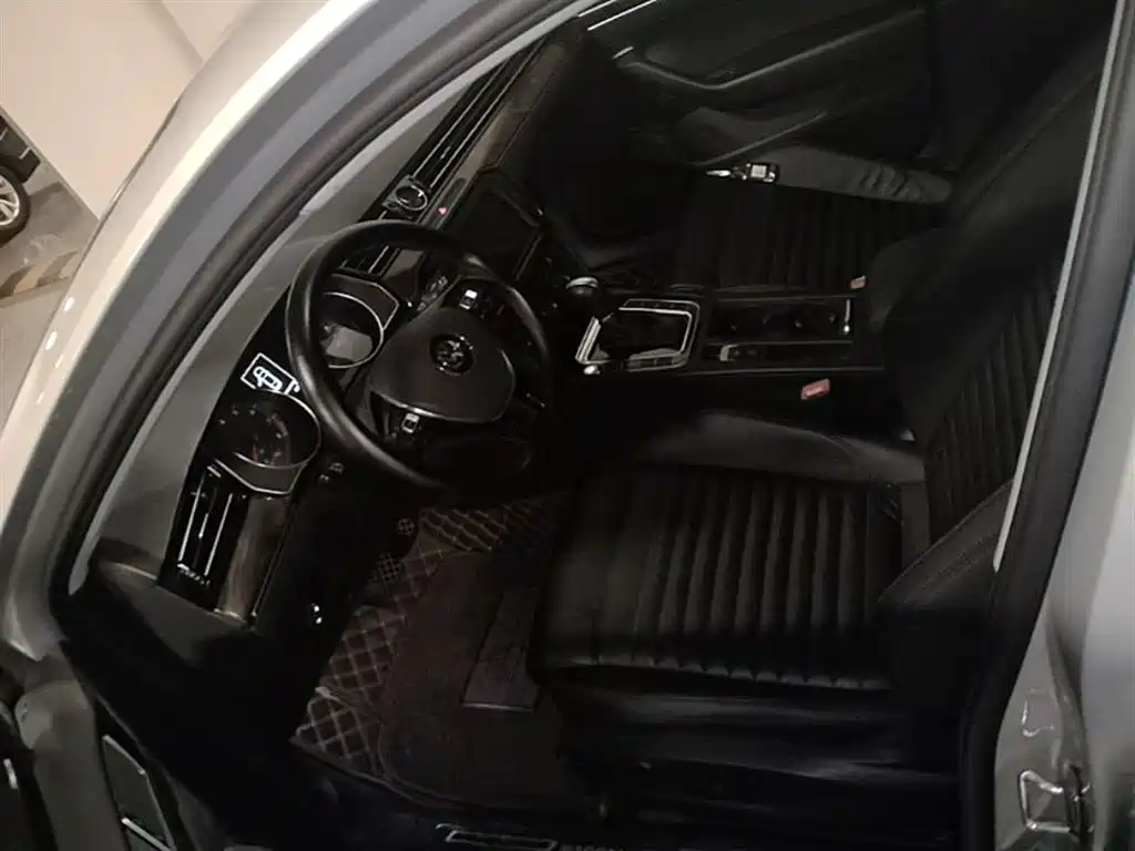 Volkswagen Magotan 2019 330TSI DSG Luxury Class China VI фото 22