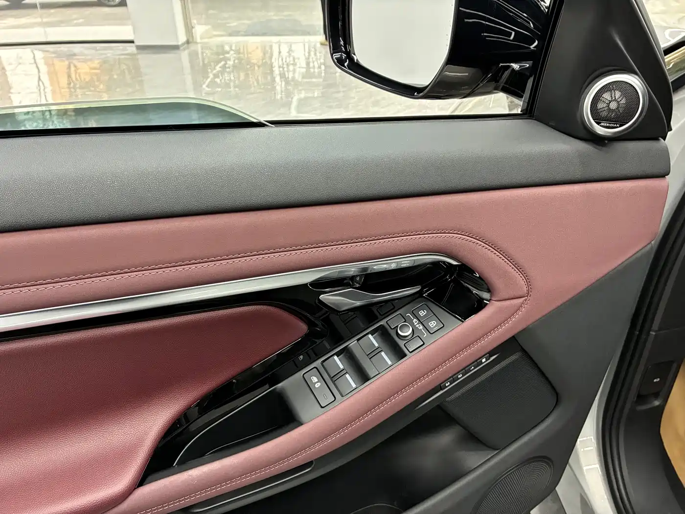 Land Rover Range Rover Evoque 2022 Facelift Range Rover Evoque L 249PS R-Dynamic Luxury фото 11