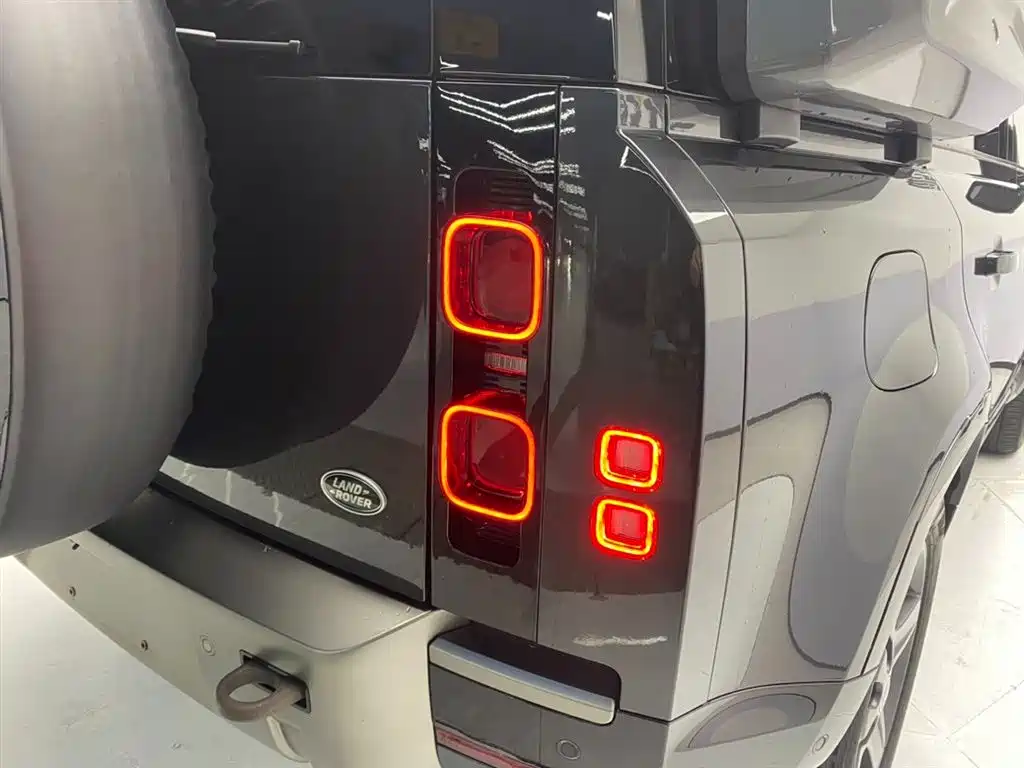 Land Rover Defender 2023 Facelift 110 3.0T P400 X-DYNAMIC HSE фото 11