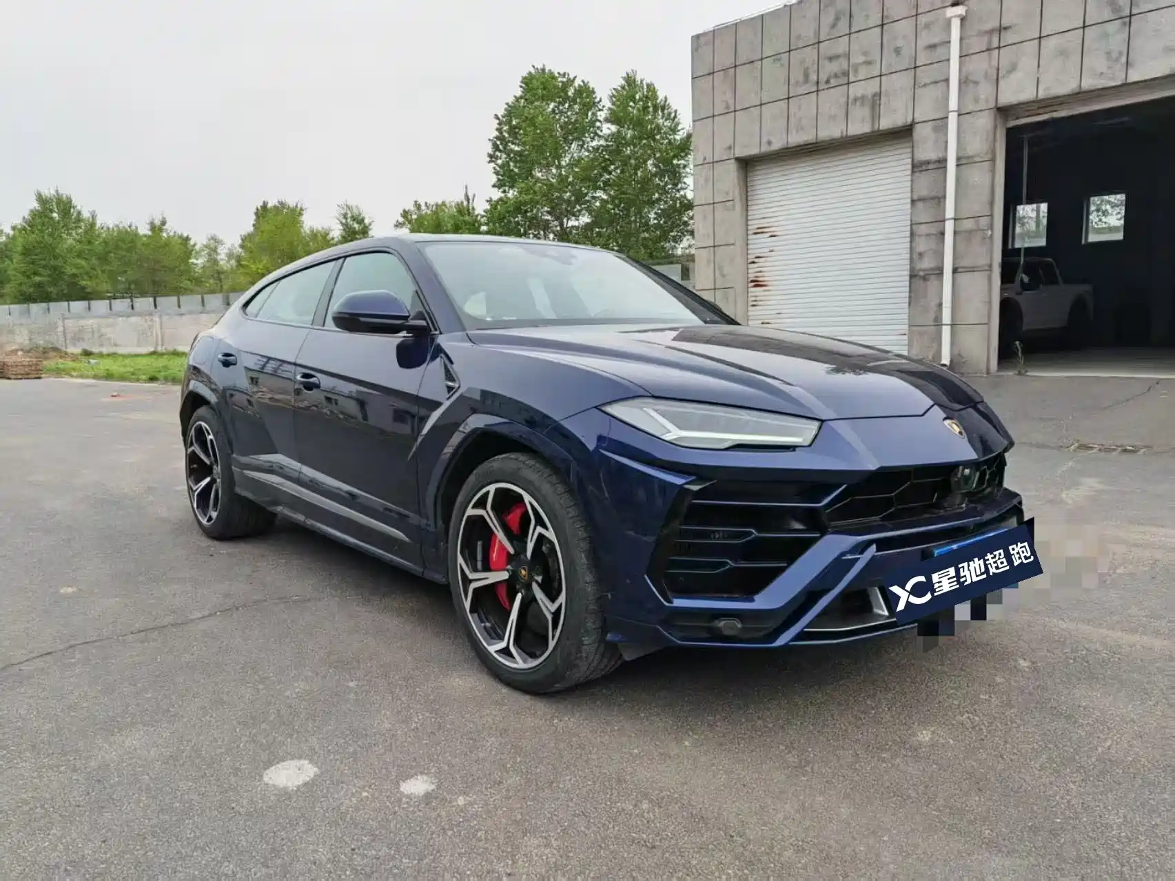 Фото 2 - Lamborghini Urus