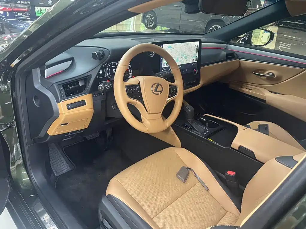 Lexus ES 2026 2025 200 Ultimate Edition