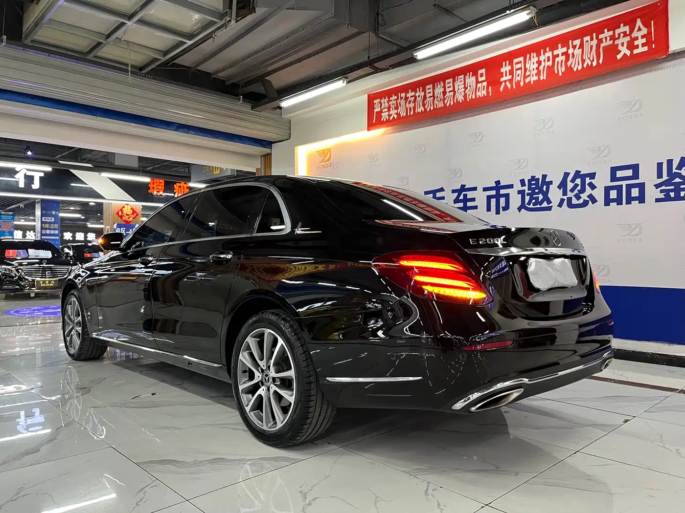 Mercedes-Benz E-Class 2017 E 200 L 4MATIC фото 3