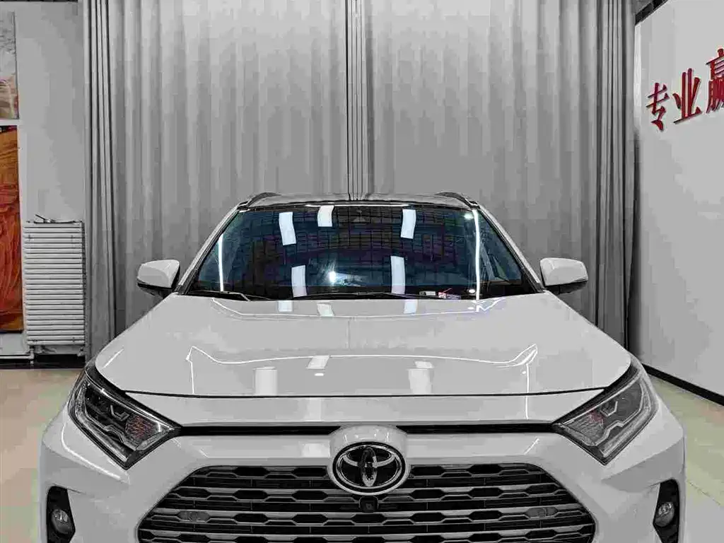 Toyota RAV4 Rongfang 2020 2.0L CVT 2WD Prestige Edition фото 2