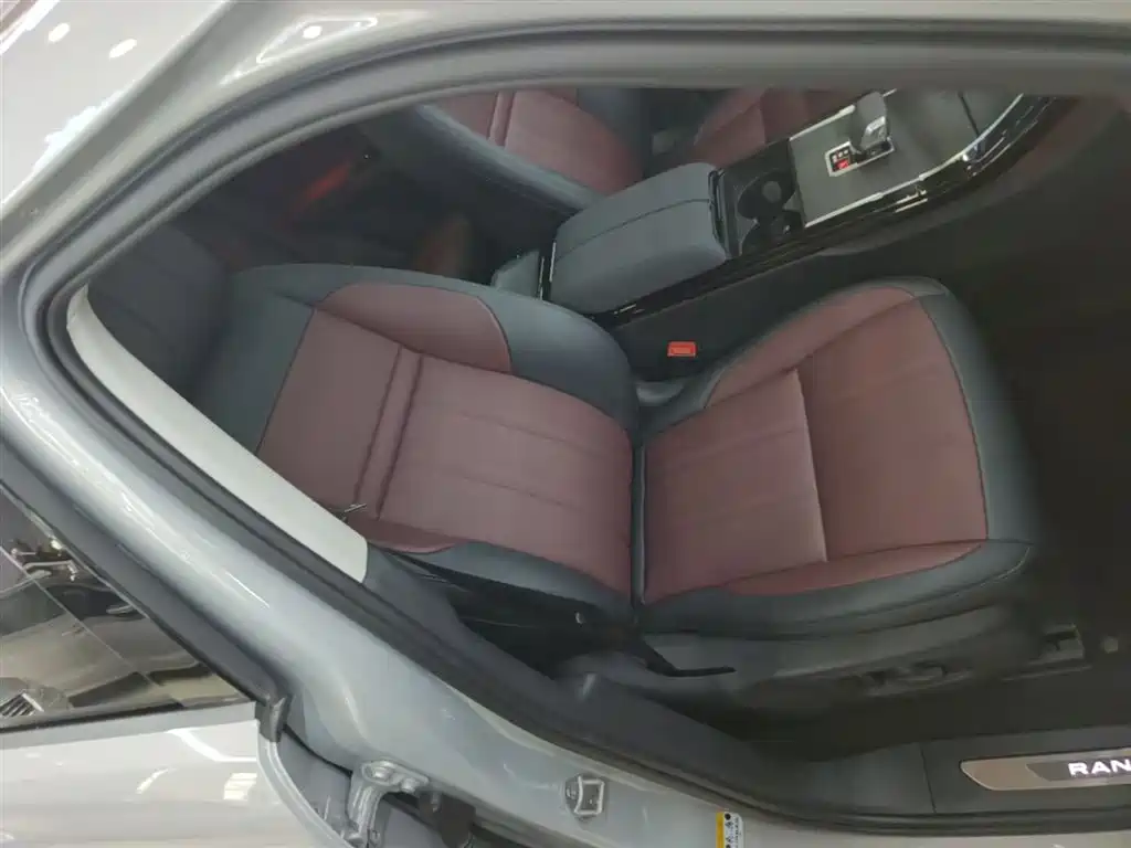 Land Rover Range Rover Evoque 2024 Range Rover Evoque L 249PS Light Master Edition фото 24