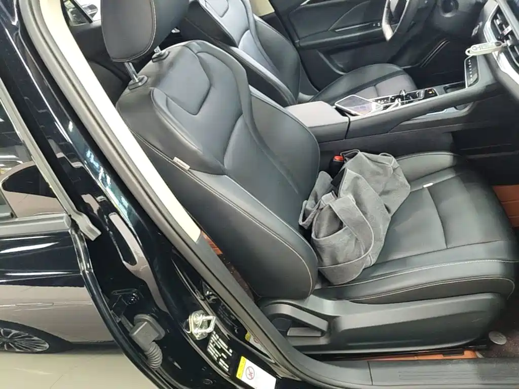 Besturn B70 2025 2025 Dragon Glory Edition 1.5T Deluxe