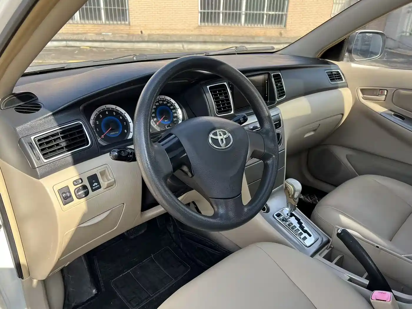 Toyota Corolla 2013 1.6L Automatic Luxury фото 10