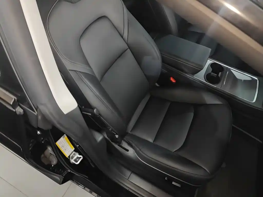 Фото 25 - Tesla Model 3
