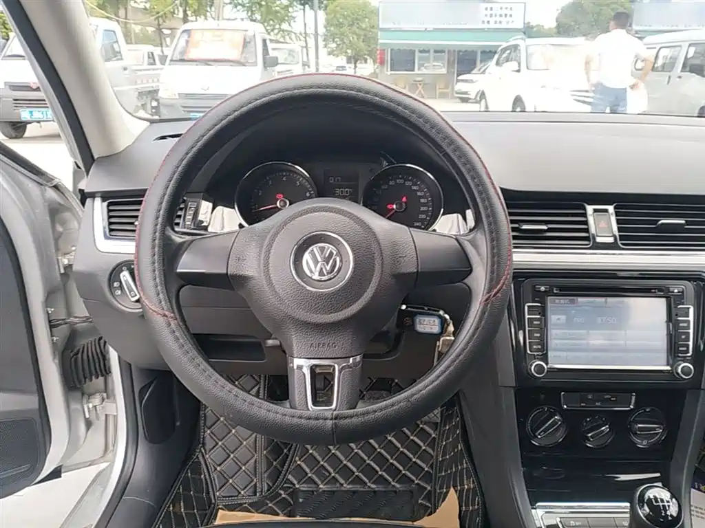 Volkswagen Bora 2014 1.6L Manual Comfort Edition фото 11