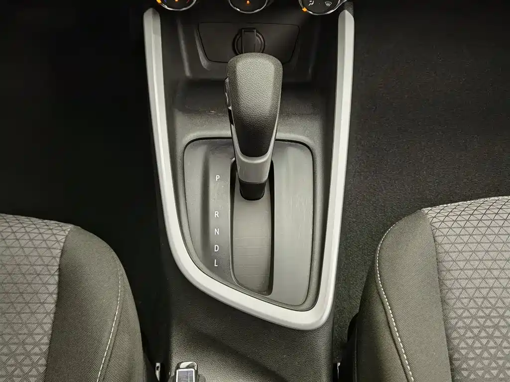 CHEVROLET KOVOZ