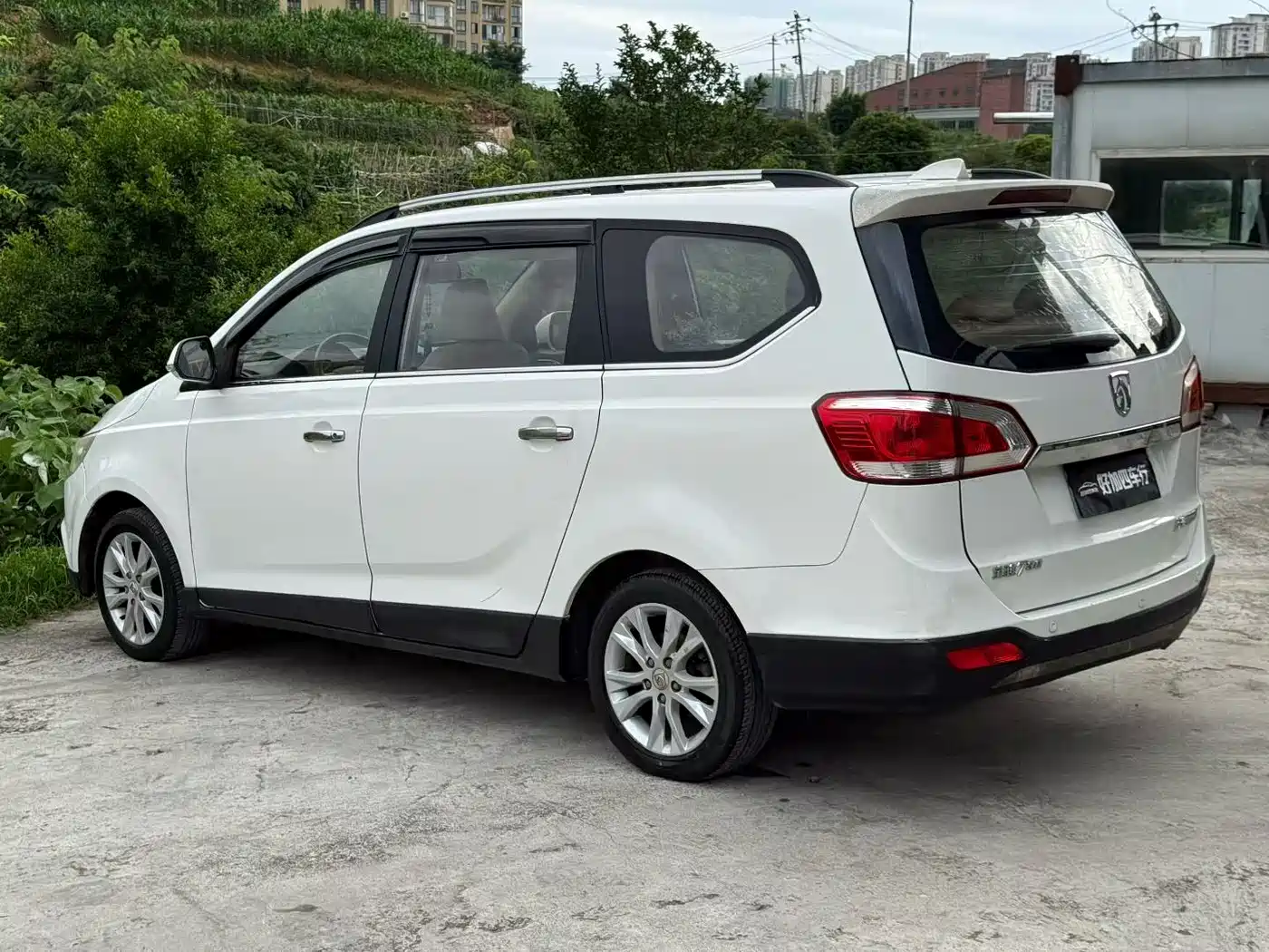 Baojun 730 2015 2014 1.5L Manual Luxury Navigation ESP Edition 7-Seater