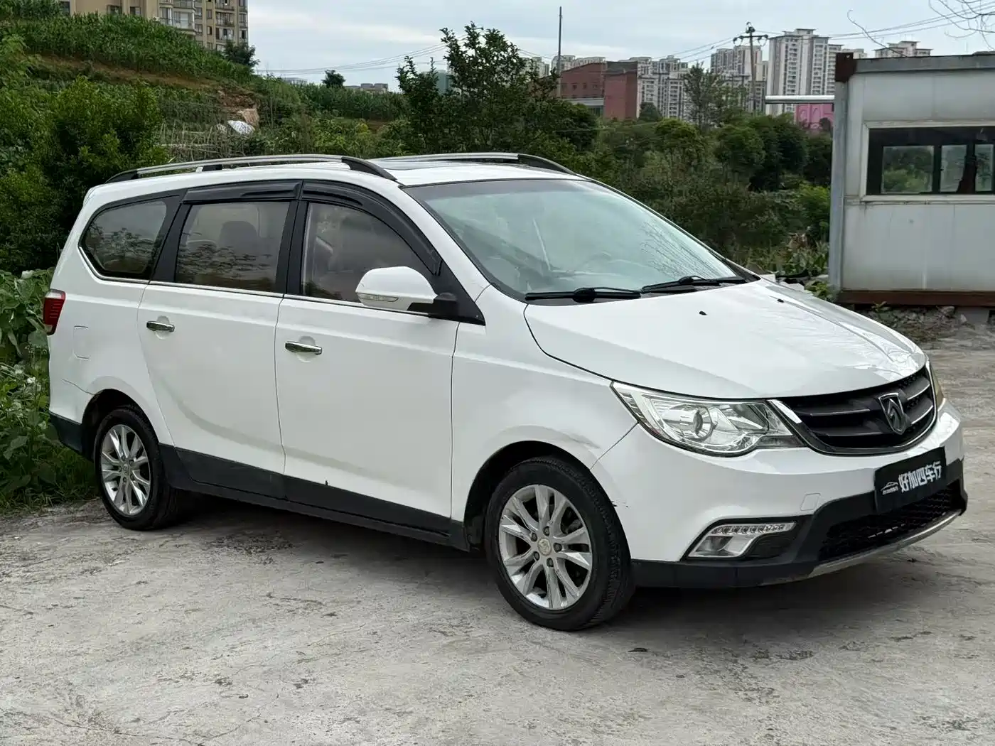 Baojun 730 2015 2014 1.5L Manual Luxury Navigation ESP Edition 7-Seater
