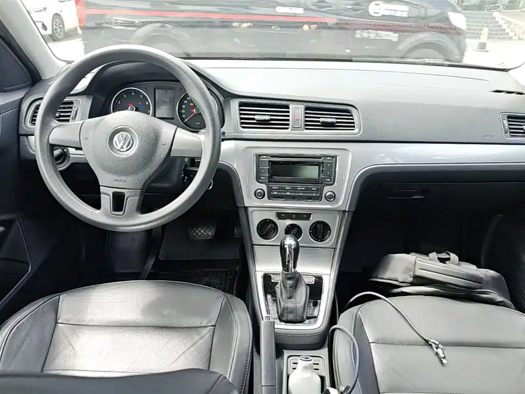Volkswagen Lavida Tour 2013 1.6L Automatic Comfort фото 10