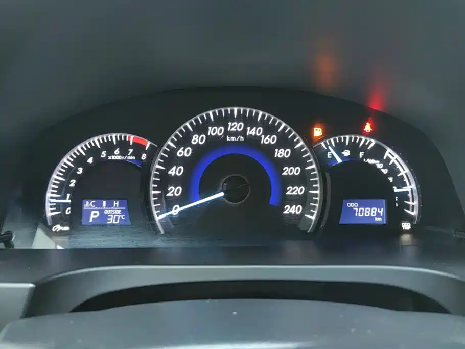 Toyota Camry 2016 2.0G 10th Anniversary Leading Edition фото 14