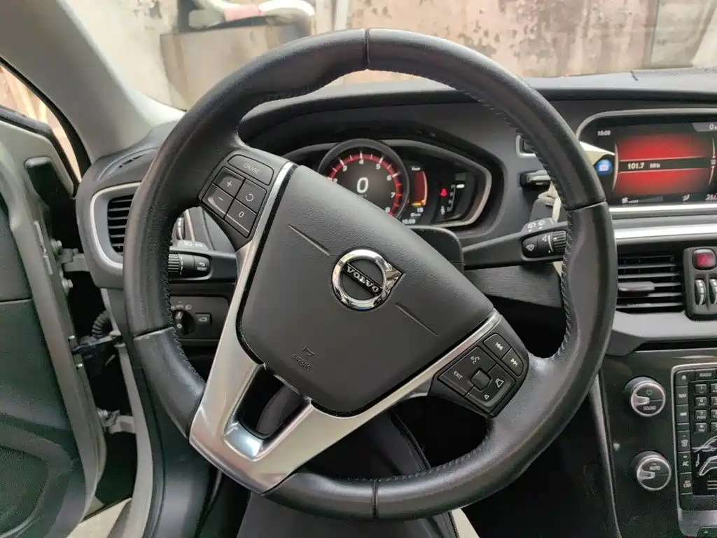 2018 Volvo V40