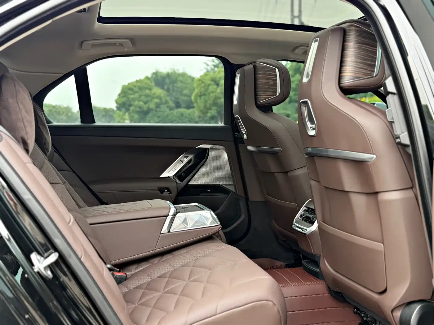 BMW 7 Series 2023 Model 740Li Leading M Sport Package фото 13