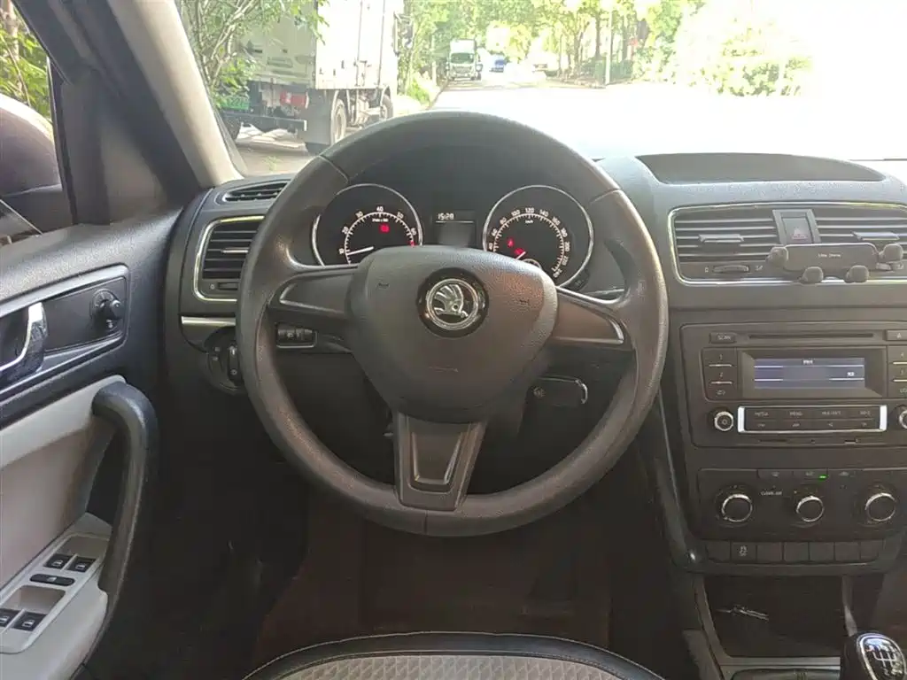 Škoda Yeti 2016 1.4TSI Manual Forward Edition фото 3