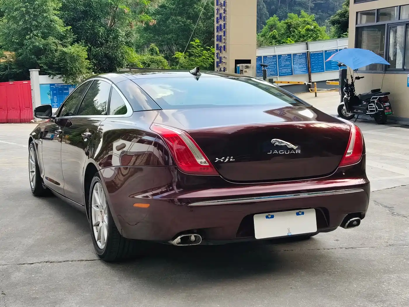 Photo 4 - Jaguar XJ